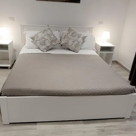 Central Guest House *