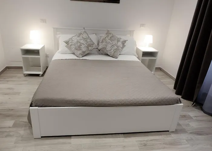 Central Guest House 3*