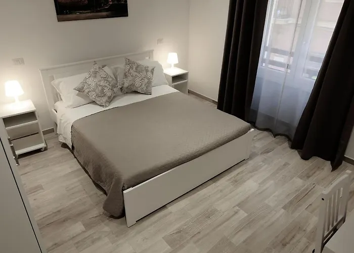 Central Guest House 3*