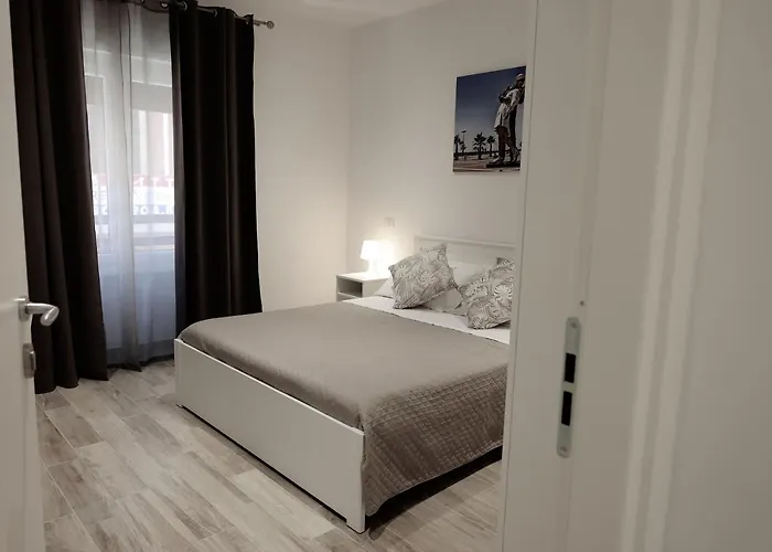 Central Guest House 3*