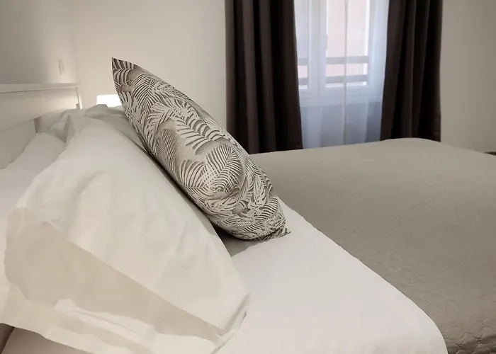 Central Guest House 3*